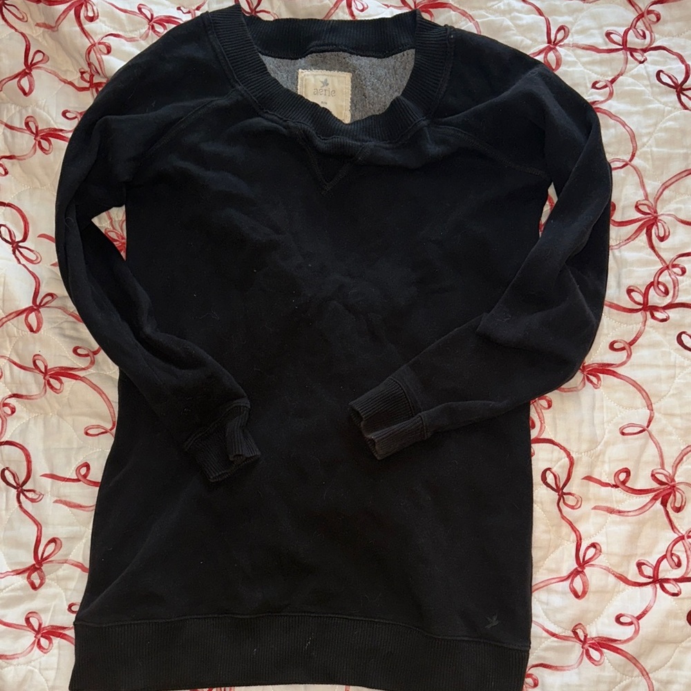 Aerie Women's Classic Black Crew Neck Sweater